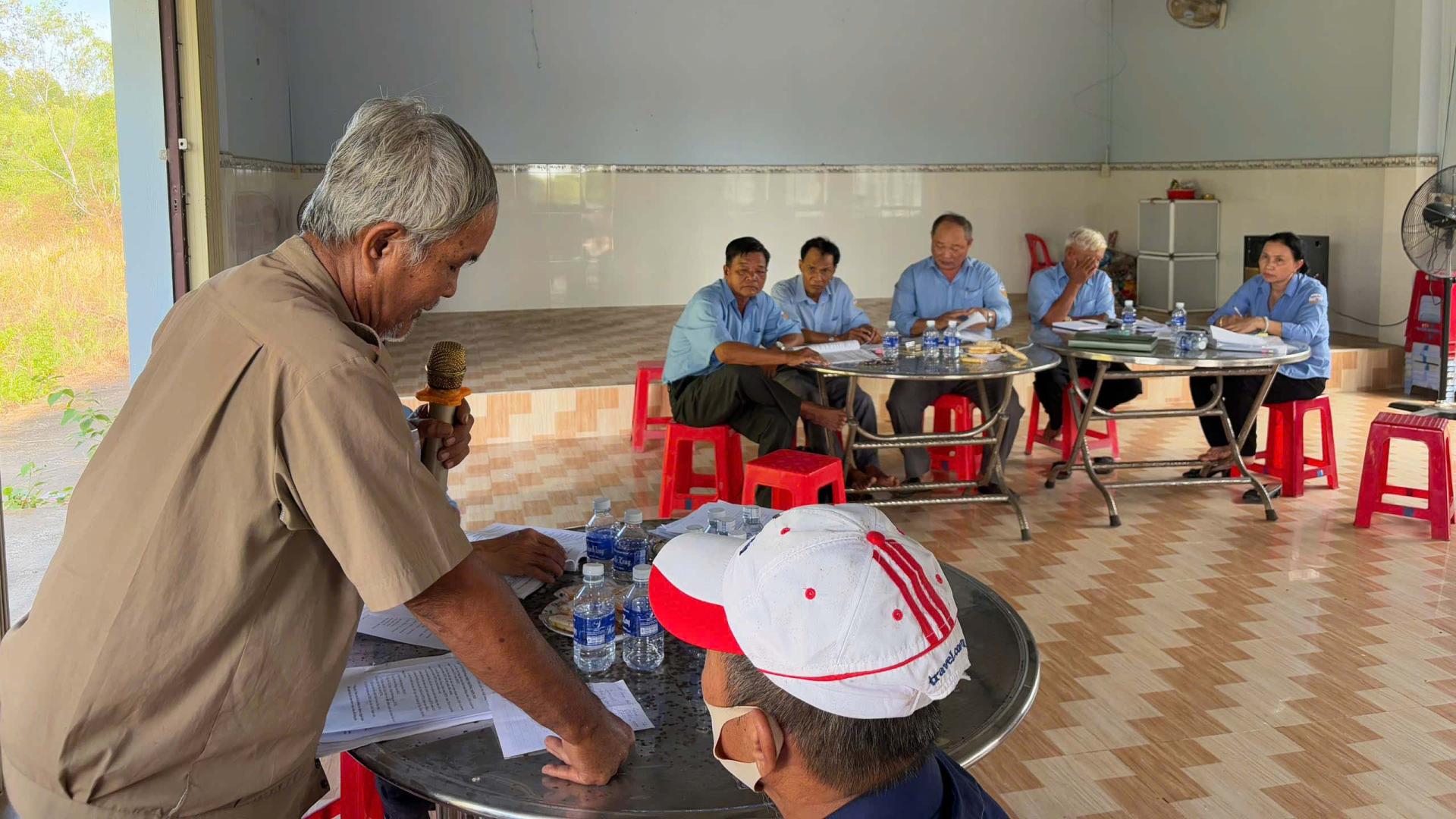 dai-bieu-ap-dong-gop-y-kien-cho-van-kien-dai-hoi